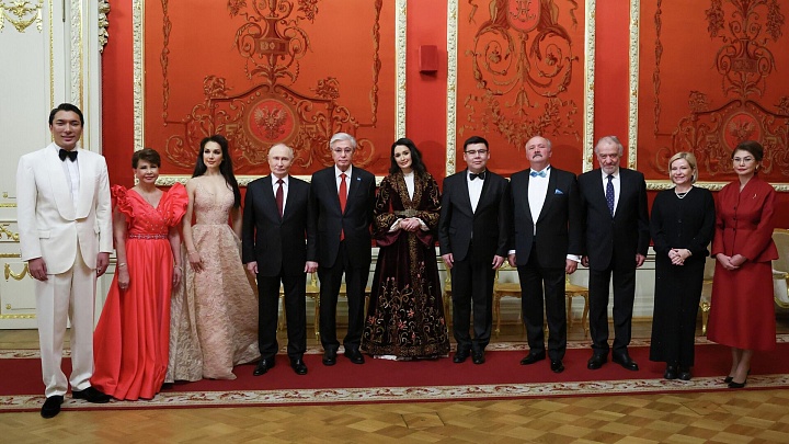 Путин пообщался с Гергиевым на концерте артистов из Казахстана