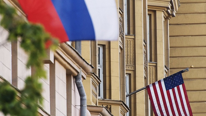 Блогер из США рассказал, почему многие американцы выступают против Украины