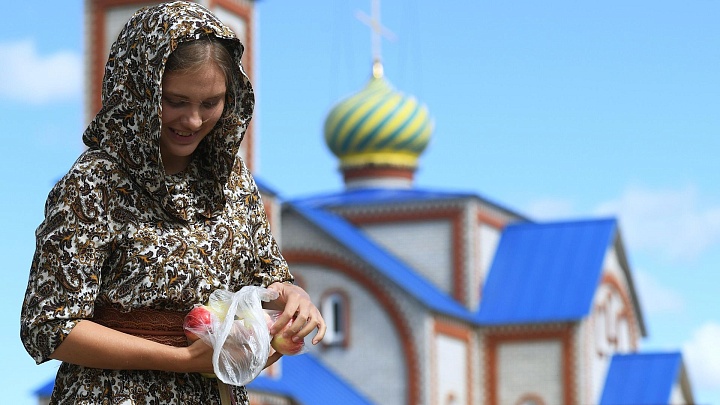 Священник дал советы о том, как отметить Яблочный Спас