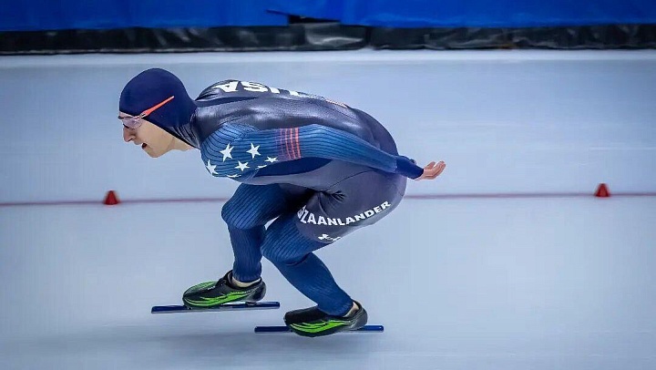 Американский конькобежец Штольц с рекордом выиграл 500-метровку на Играх